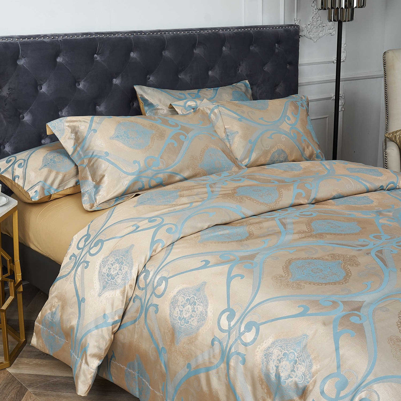 Dolce Mela  6 Pieces Luxury Jacquard Duvet Cover Set - Dubai