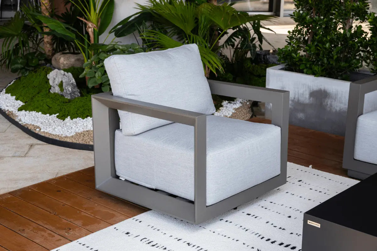 Newport Outdoor Chaise Lounge — Elementi