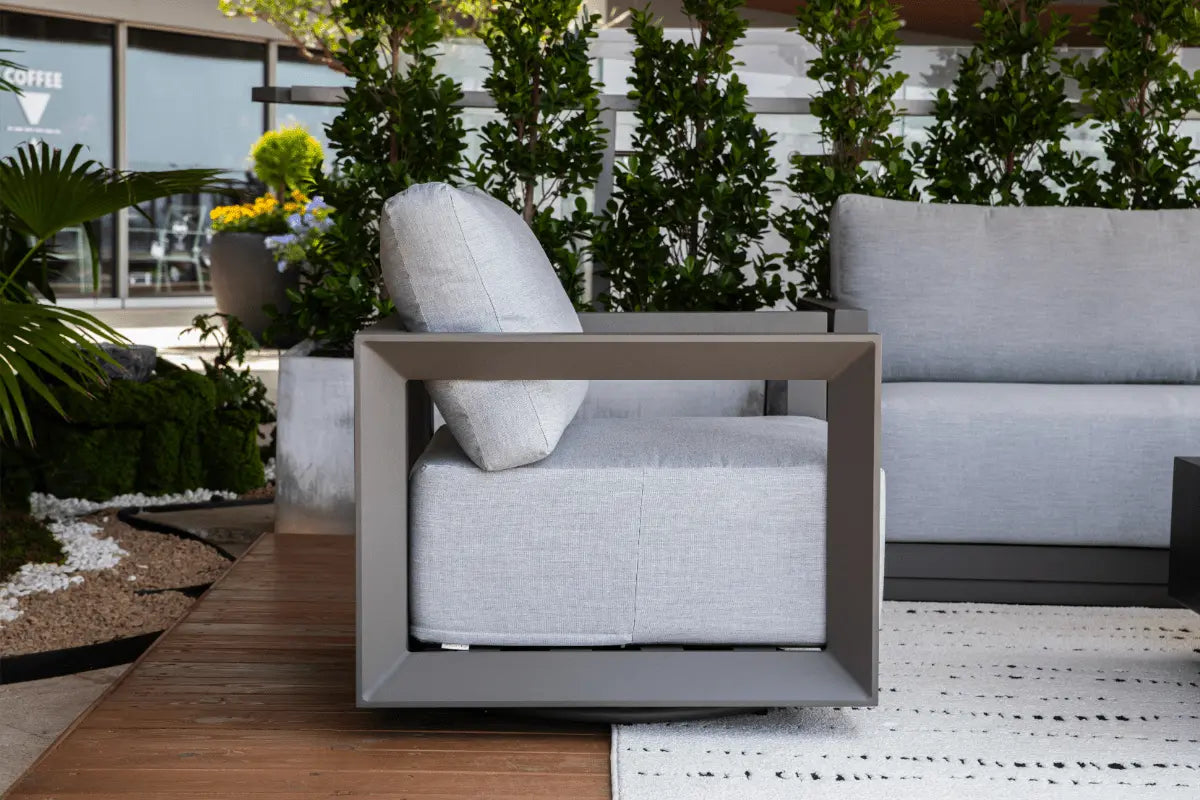 Newport Outdoor Chaise Lounge — Elementi