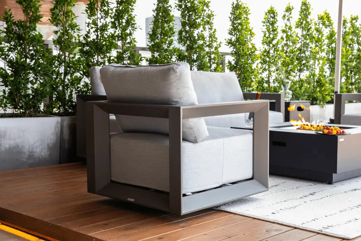 Newport Outdoor Chaise Lounge — Elementi