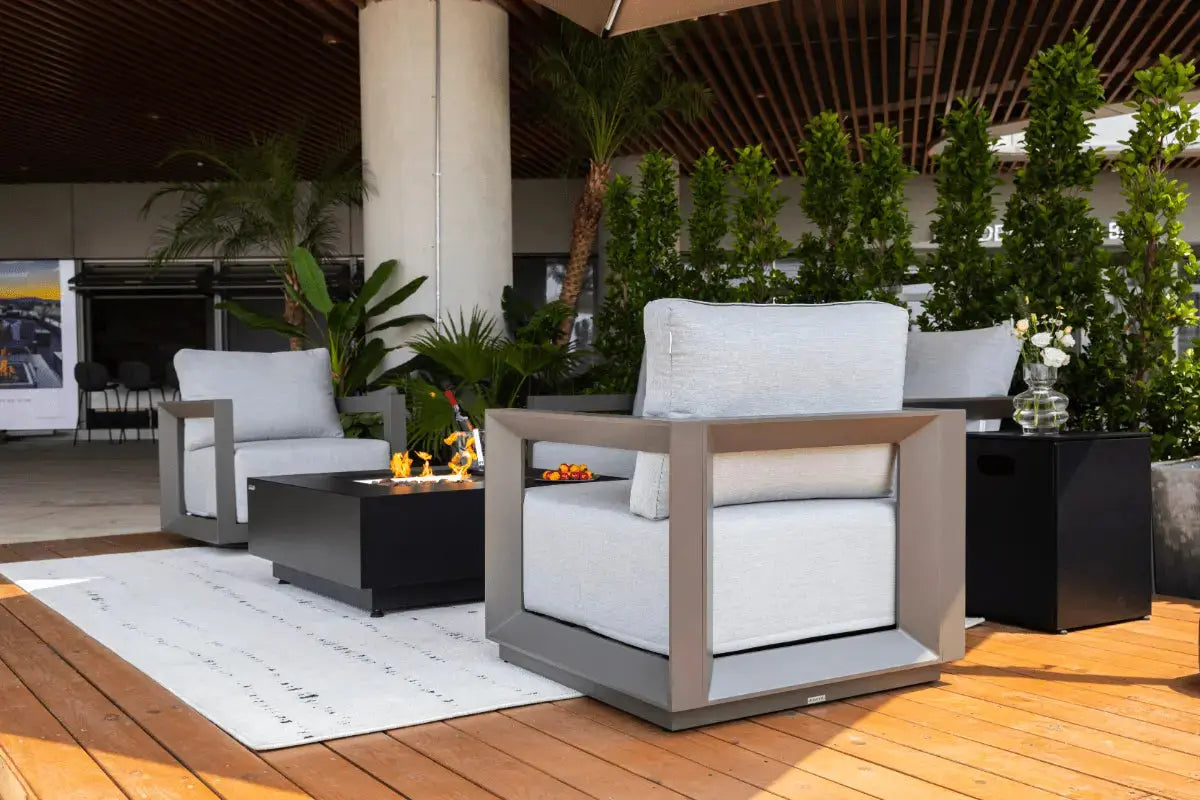 Newport Outdoor Chaise Lounge — Elementi