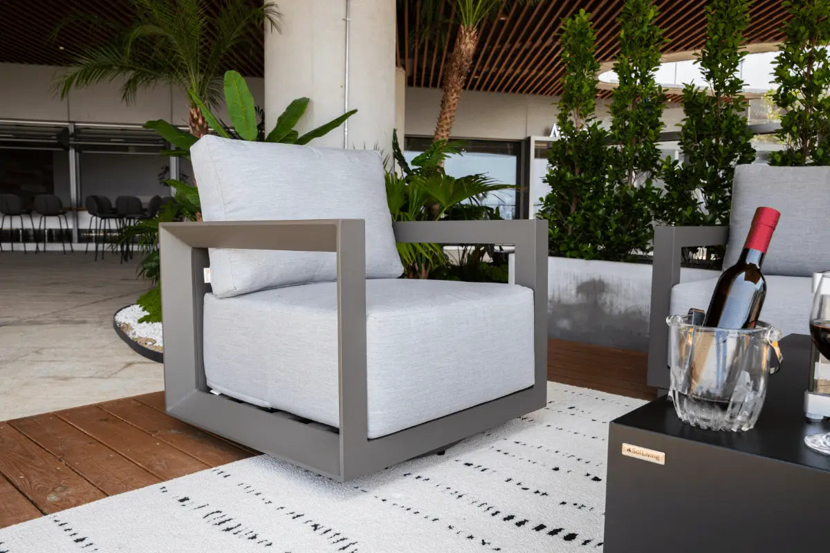 Newport Outdoor Chaise Lounge — Elementi