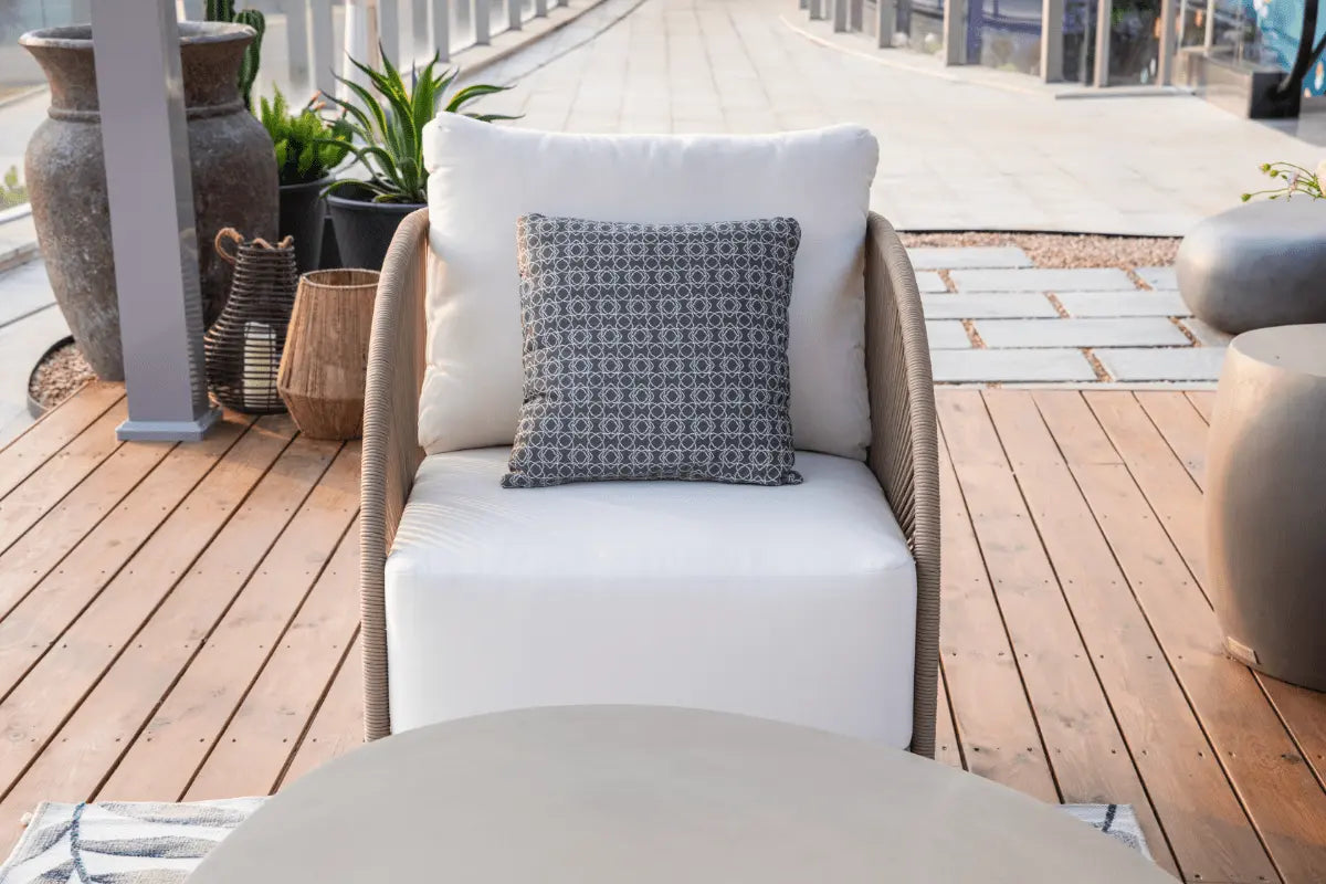 Malibu Outdoor Lounge Chair — Elementi