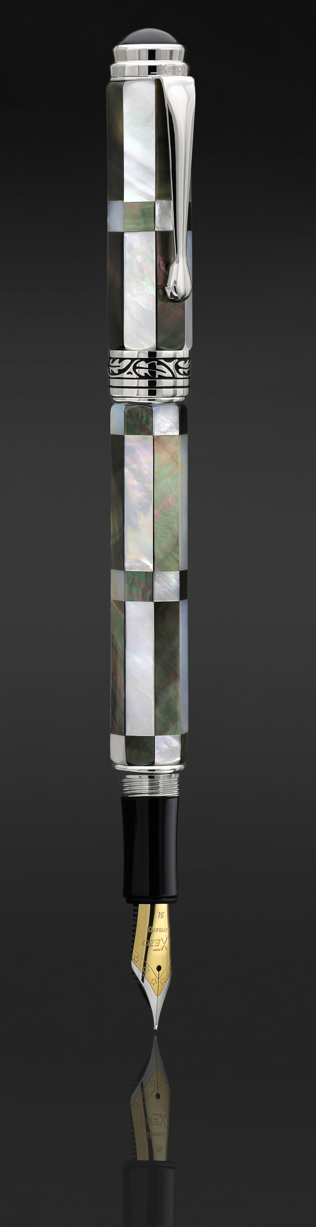 Xezo Maestro® Vintage Collection Fountain Pen (Medium Nib) - Black and White Mother of Pearl