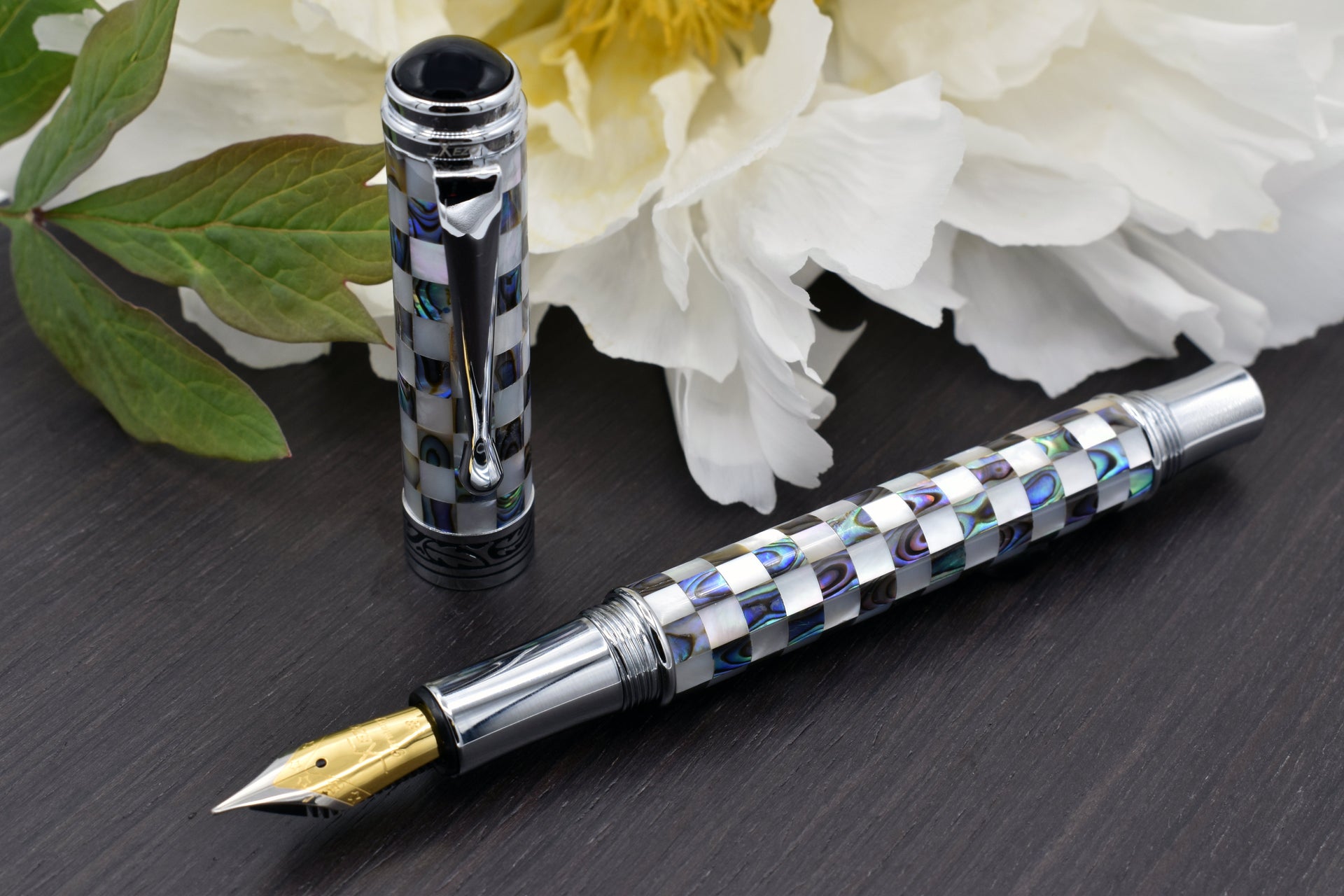 Maestro® Jubilee Classic of The Ocean White mother-of-pearl and Paua Abalone Fine/Extra Fine Fountain Pen