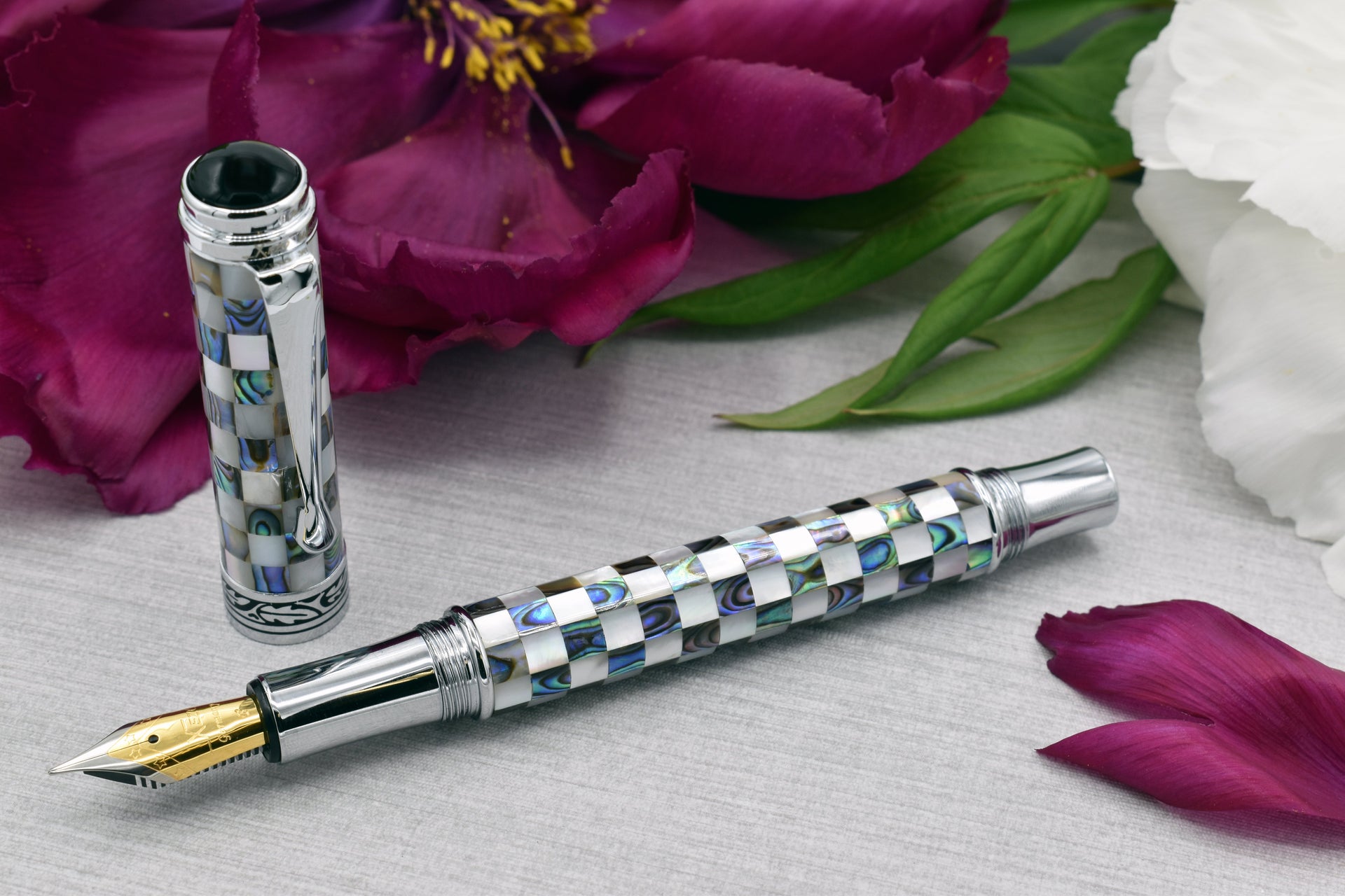 Maestro® Jubilee Classic of The Ocean White mother-of-pearl and Paua Abalone Fine/Extra Fine Fountain Pen