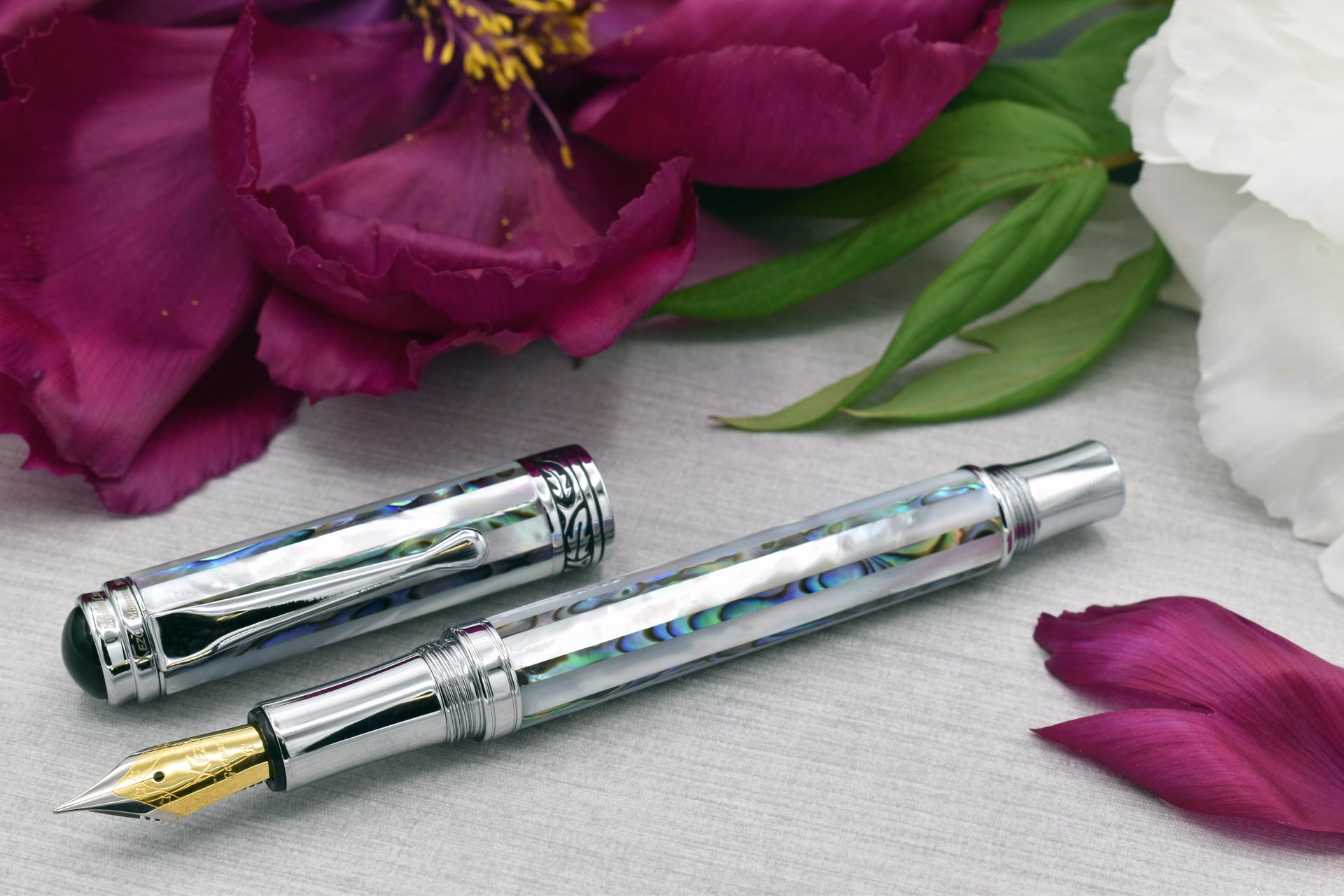 Maestro® Jubilee Mother of Pearl and Abalone Seashell Fine Fountain Pen