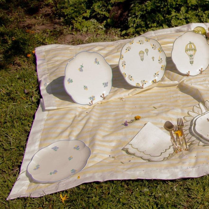 Meadow Flora Scalloped Ceramic Dinner Plates – Set of 4 (+1 Bonus Plate)