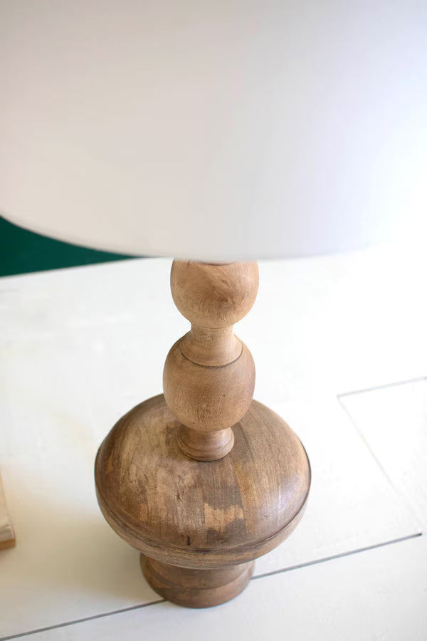 TURNED WOODEN TABLE LAMP WITH OFF-WHITE BARREL SHADE