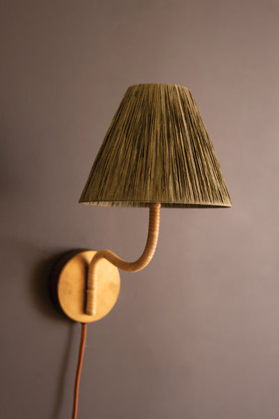 RATTAN-WRAPPED WALL LIGHT WITH RAFFIA SHADE