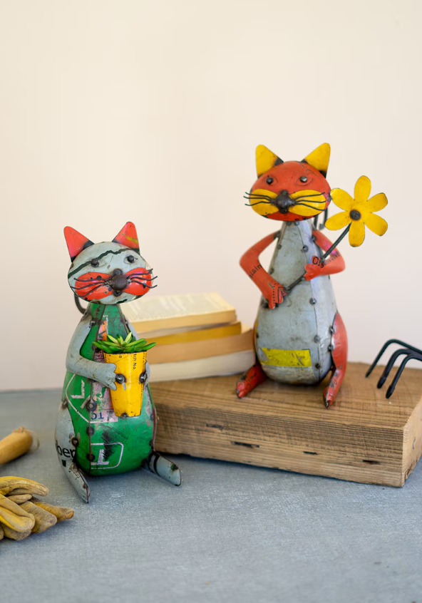 SET OF TWO RECYCLED IRON CATS WITH FLOWER AND POT Kalalou