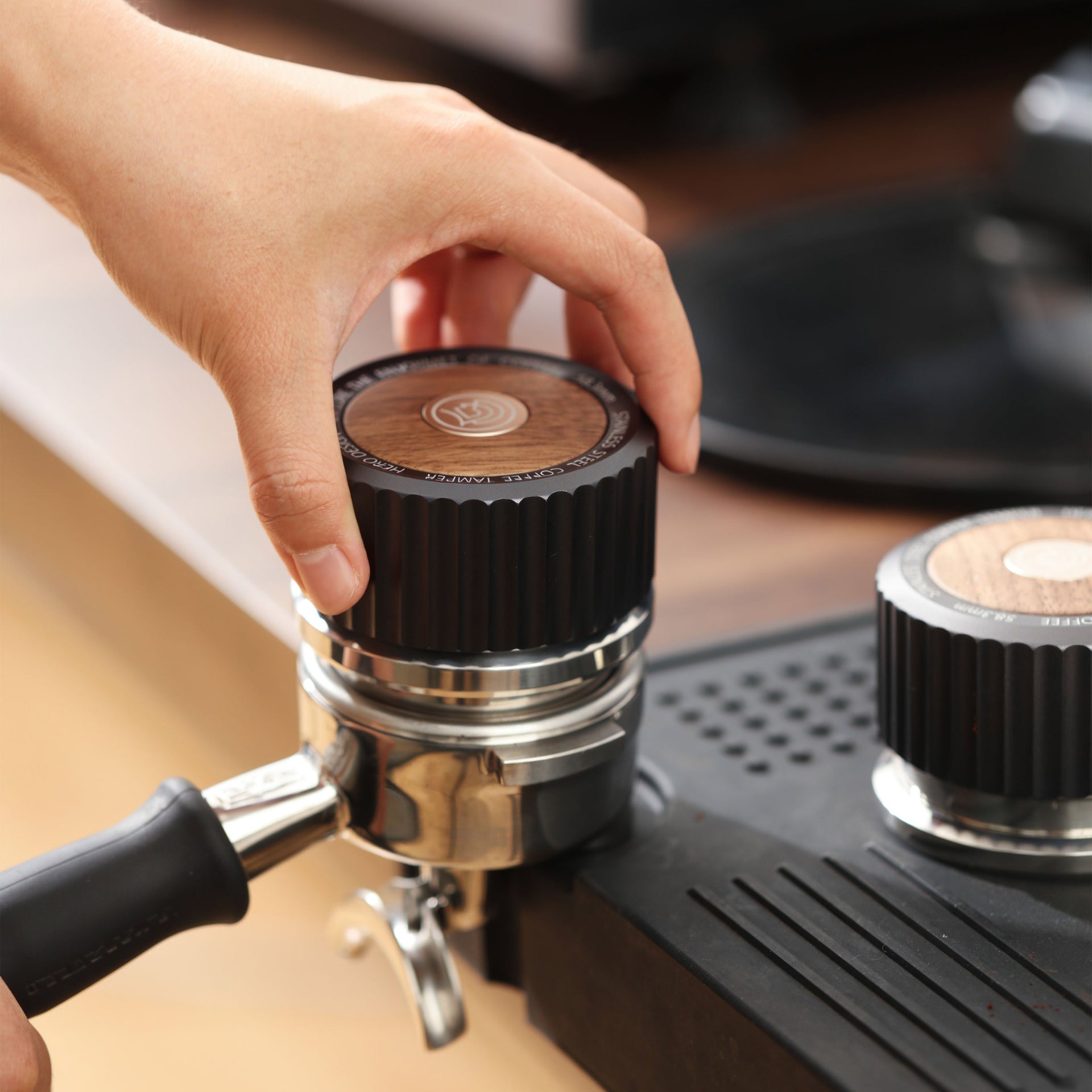 Thunder Gravity Coffee Distributor