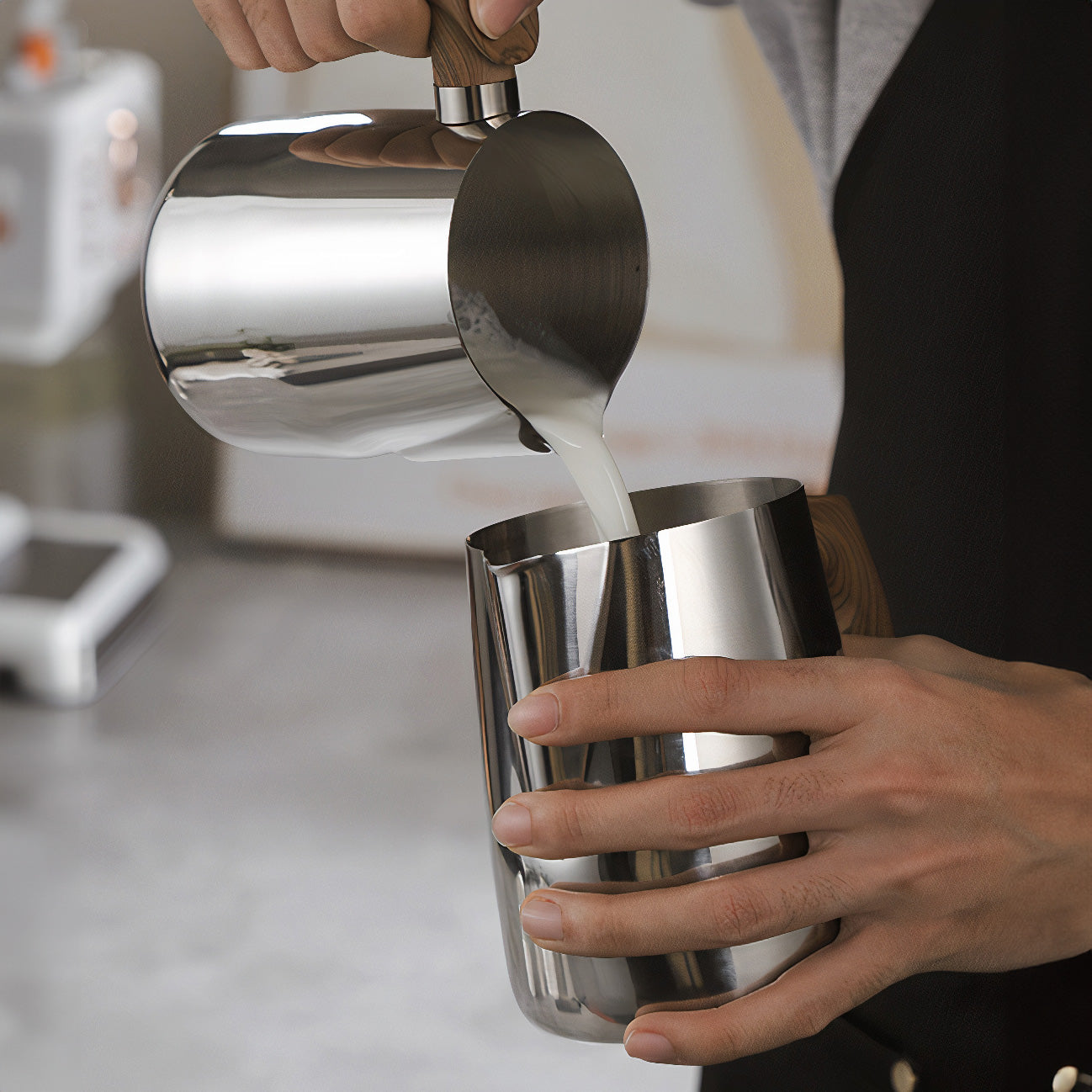 Thickened Milk Jugs For Latte, Cappuccino And Frothing Milk