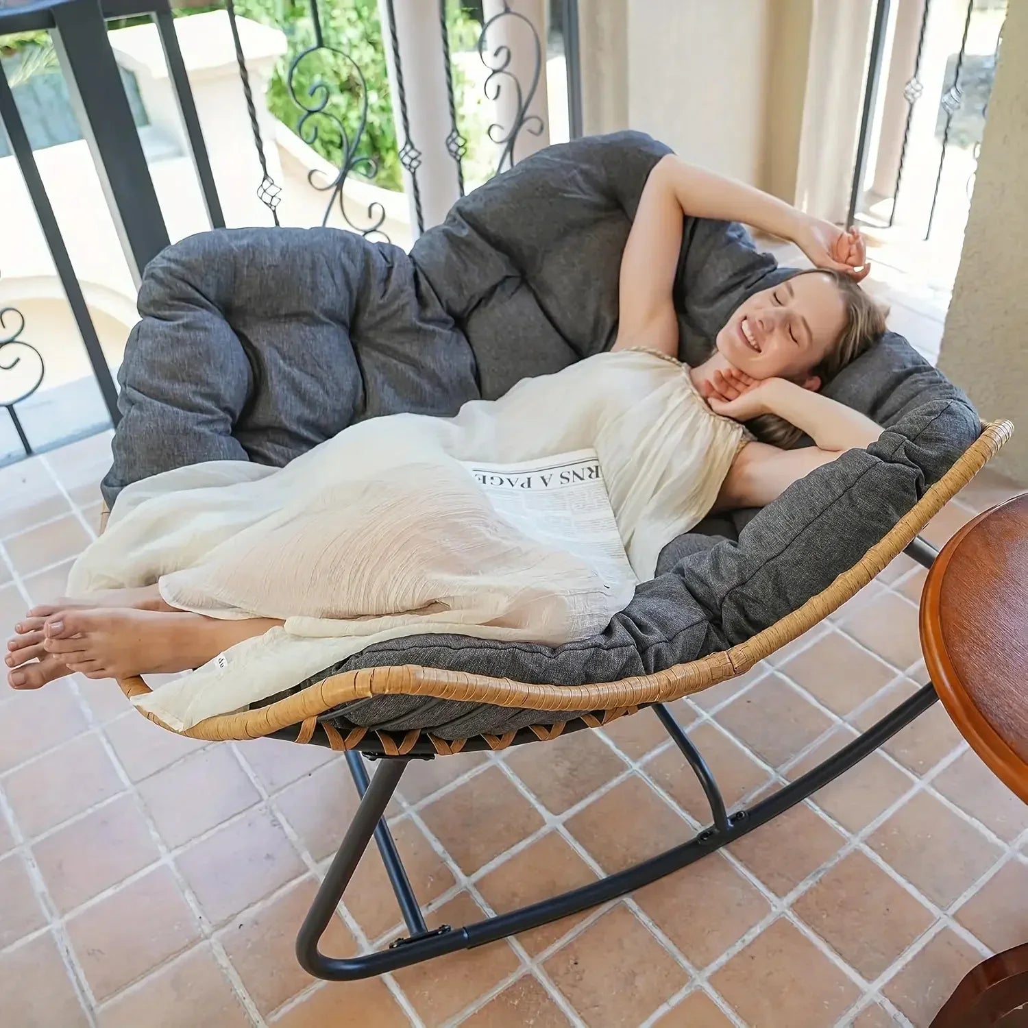 Outdoor Patio Rocking Chair, Royal Papasan Chair, Extra Large Outdoor Lounge Chair with Front Porch Cushion, Suitable for Living Room, Patio, Garden, Courtyard, Outdoor Chair, Patio Furniture, Outdoor Rocking Chair with Big C