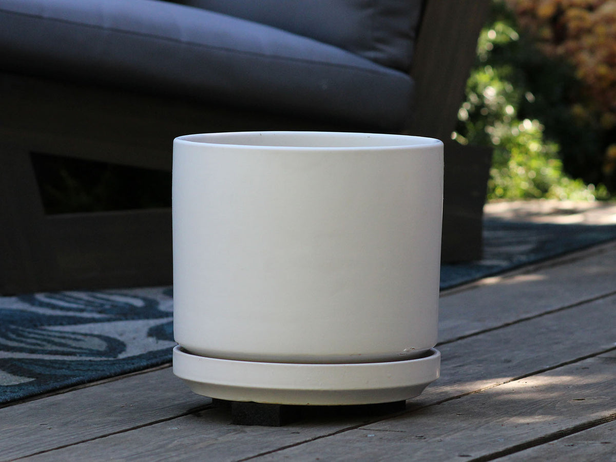 Mid Modern Planter With Detached Saucer By Plantatorem
