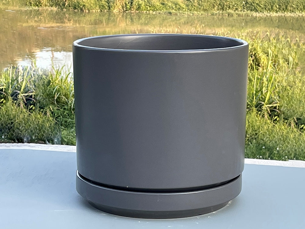 Mid Modern Planter With Detached Saucer By Plantatorem