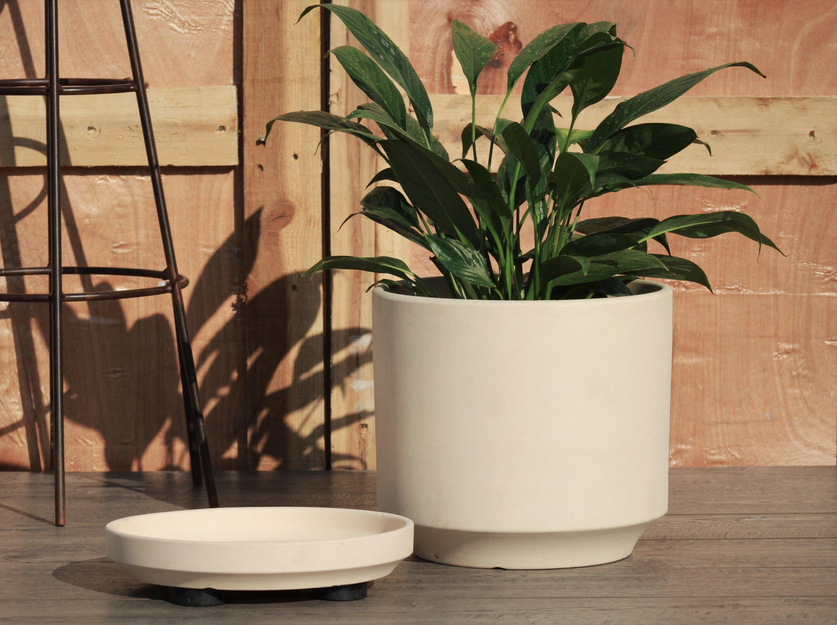 Mid Modern Planter With Detached Saucer By Plantatorem
