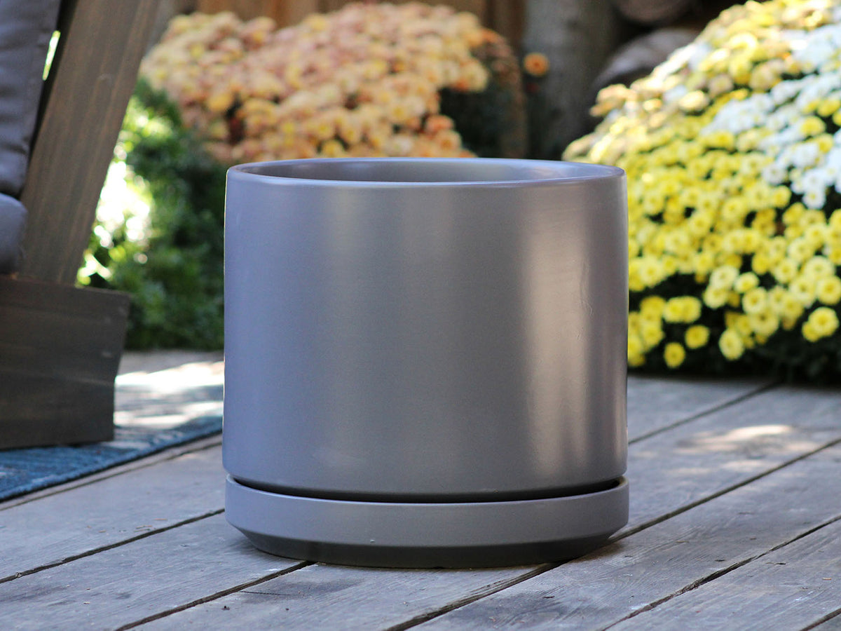 Mid Modern Planter With Detached Saucer By Plantatorem