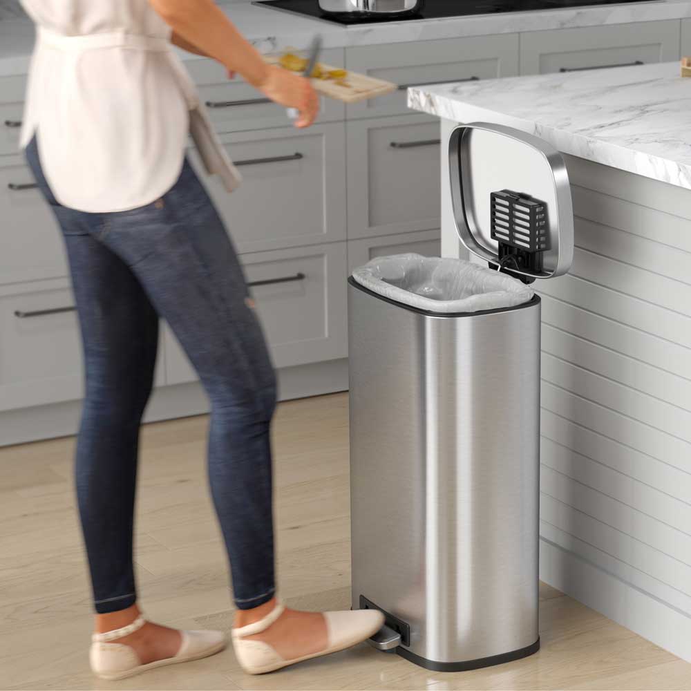 8 Gallon / 30 Liter SoftStep Step Pedal Trash Can