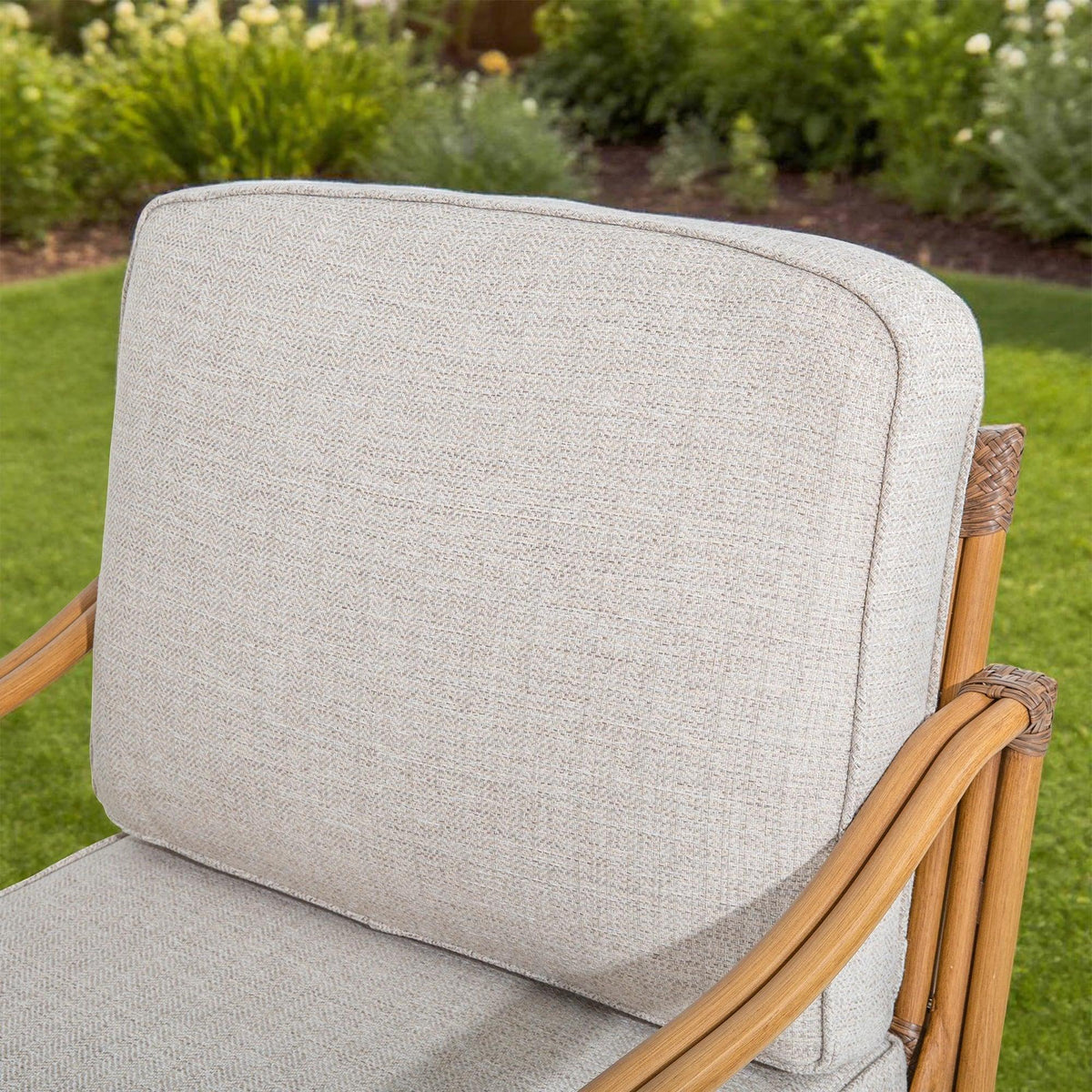 Arcadia 2 Patio Lounge Chair and Side Table