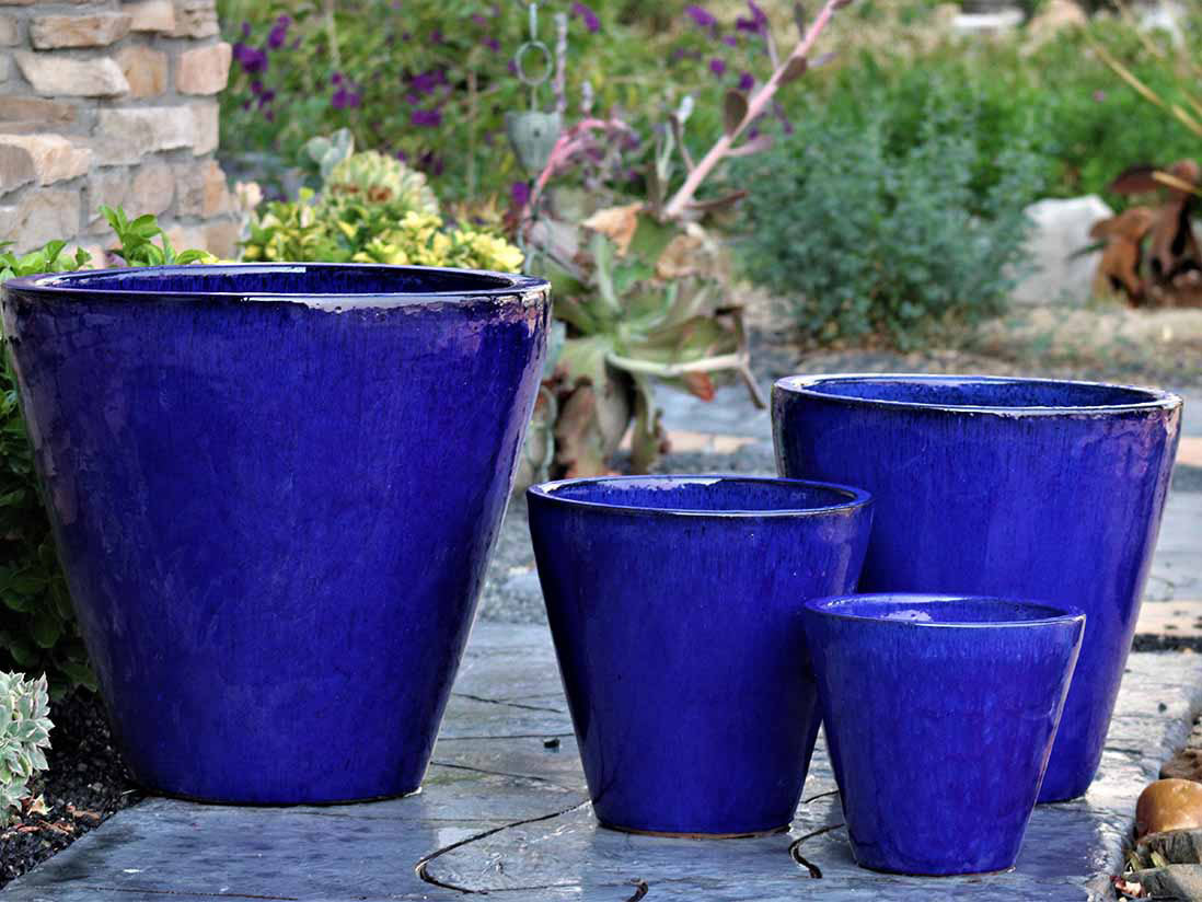 Tapered Cylindrical Planter By Plantatorem