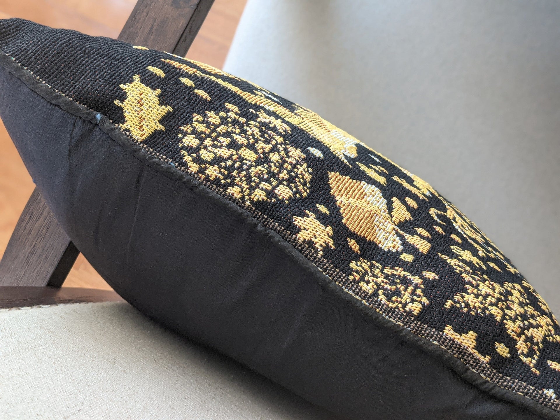DaDa Bedding Magical Golden Reindeer Woven Tapestry Throw Pillow Covers 16