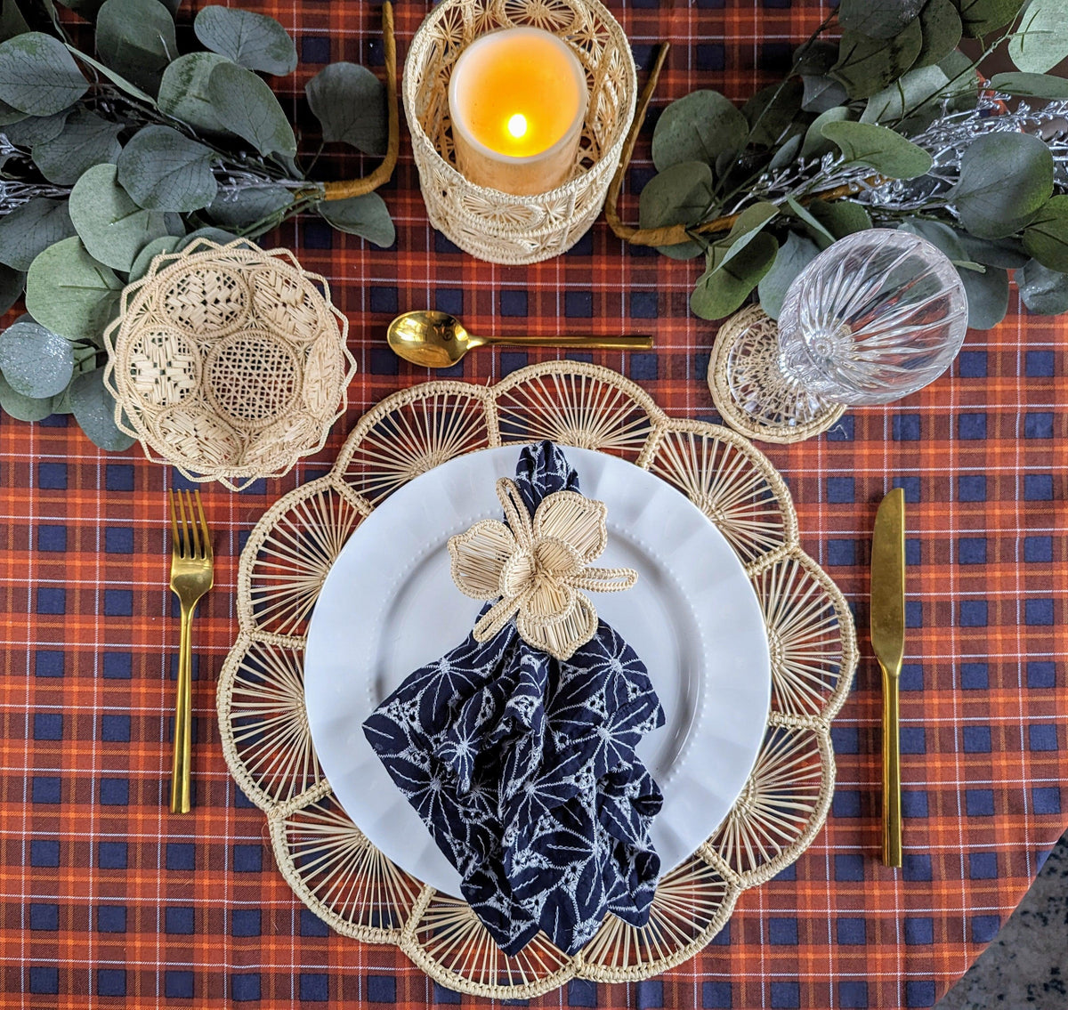 Petal Perfection Scalloped Handwoven Iraca Placemat