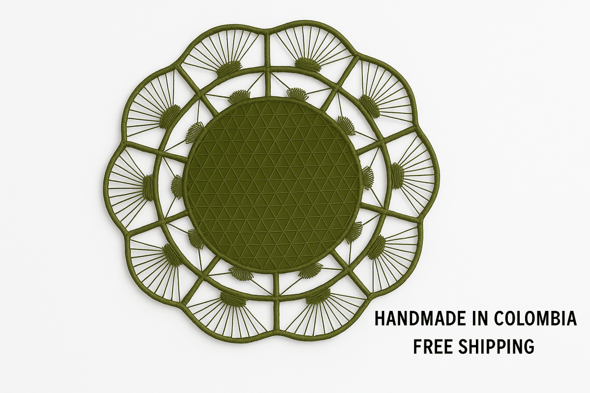 Petal Perfection Scalloped Handwoven Iraca Placemat