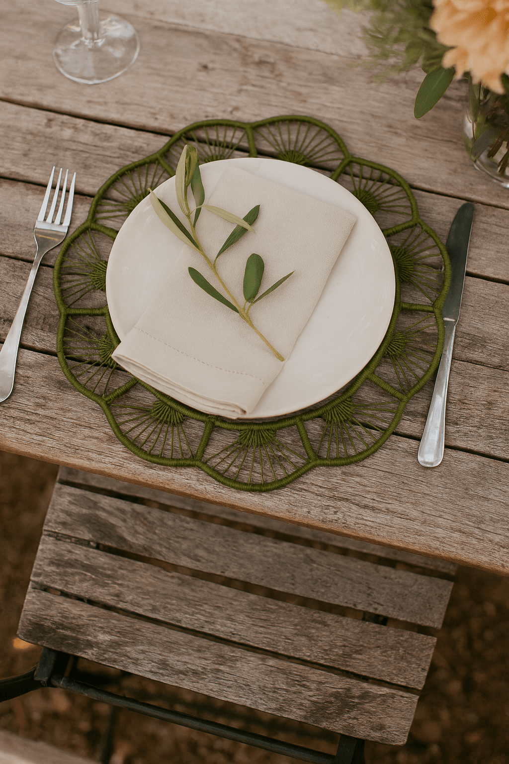 Petal Perfection Scalloped Handwoven Iraca Placemat