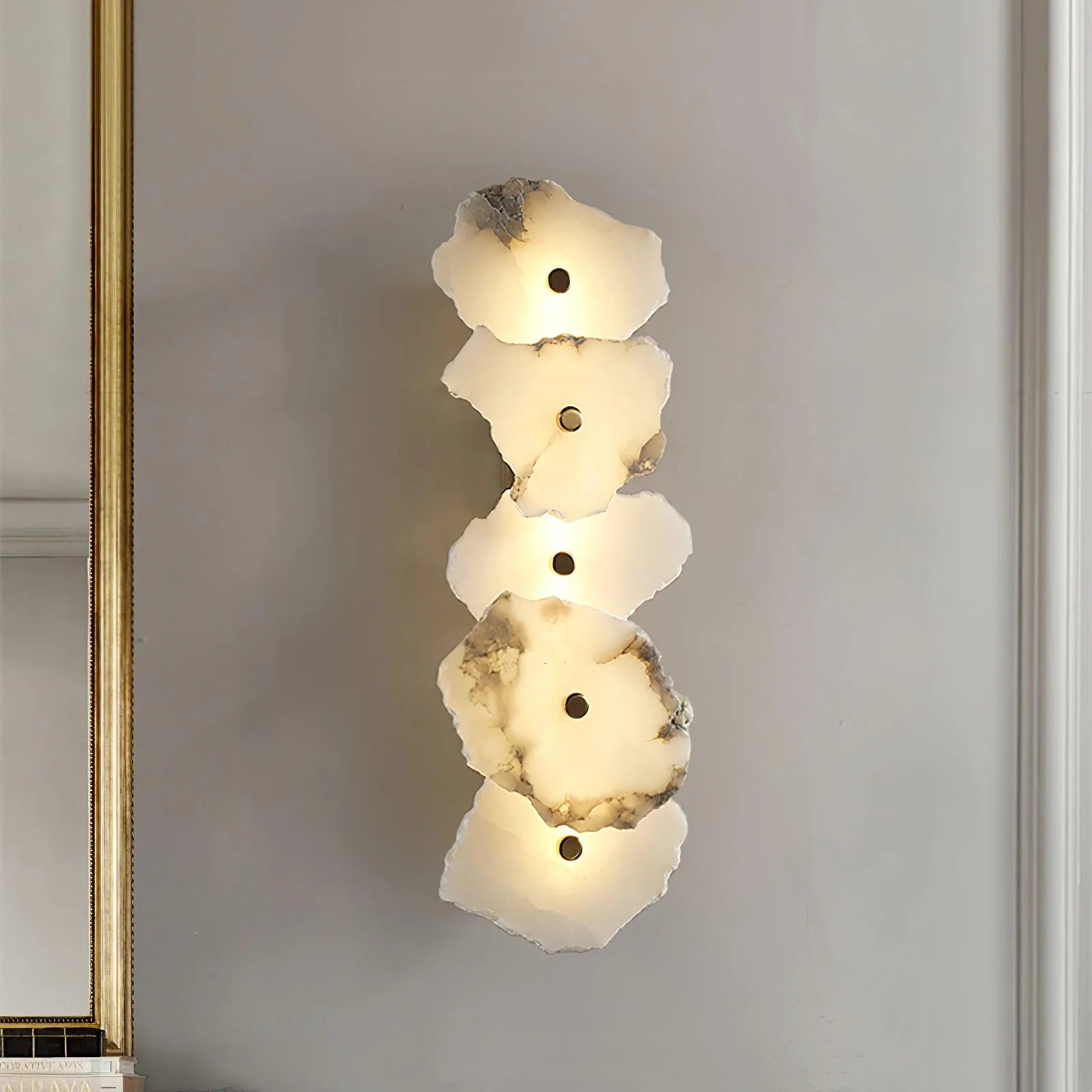Petra Wall Lamp