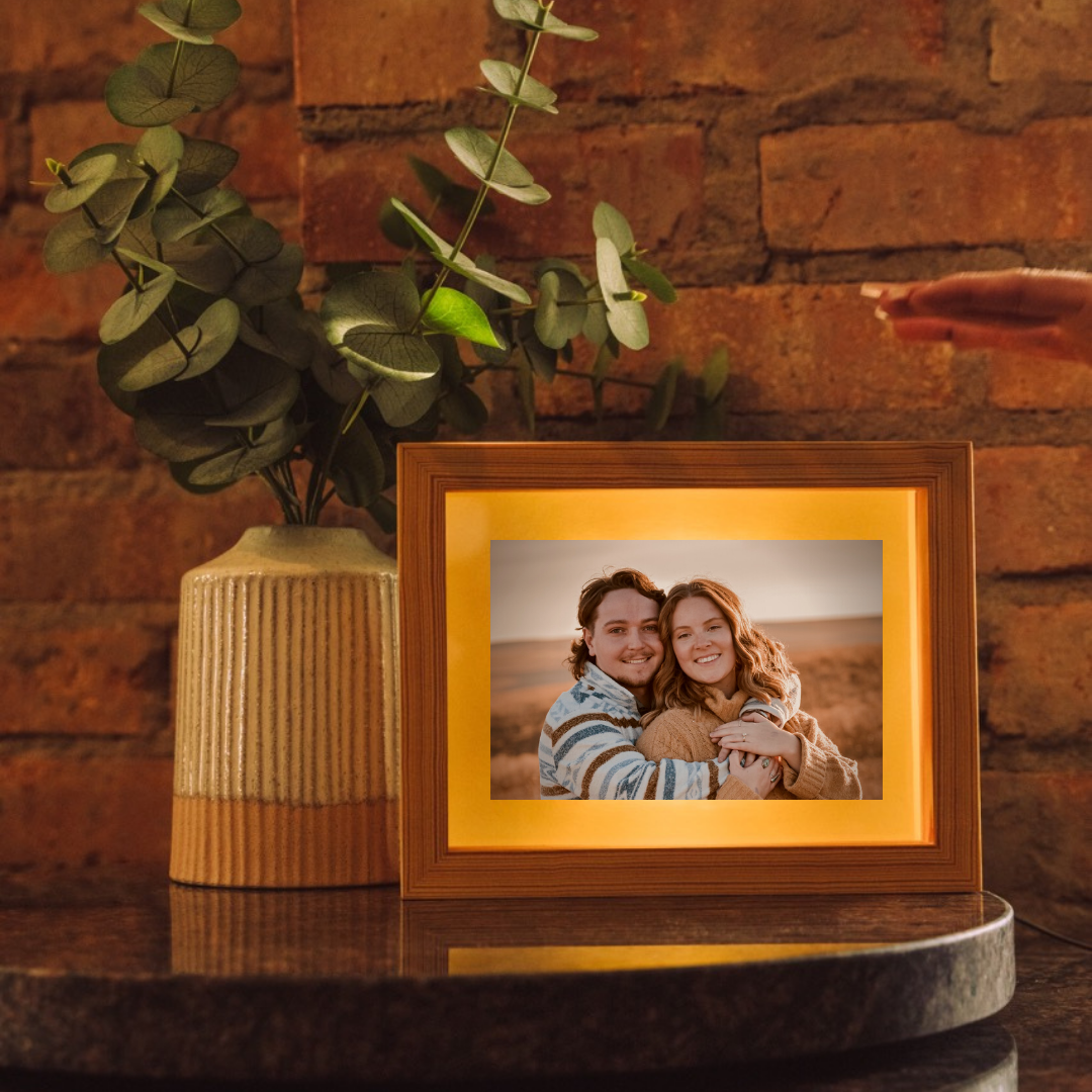 Friendship Frame – Wi-Fi Picture Frame Lamp | Share Light & Memories Long Distance