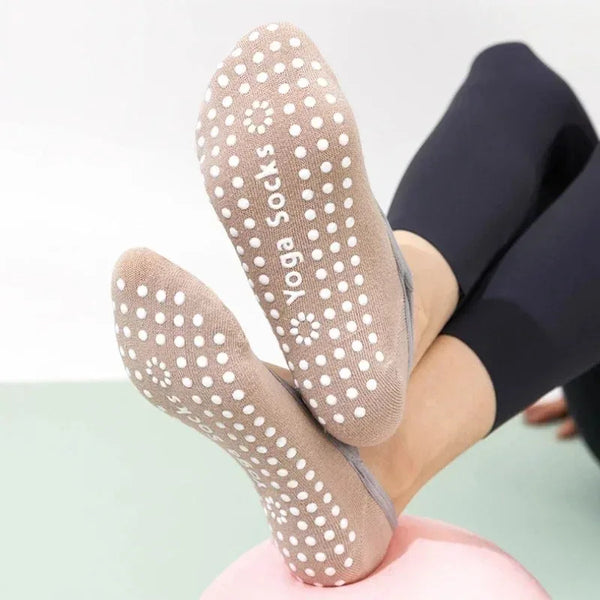 1/ 4Pair Professional Women Yoga Sock Silicone Anti-slip Ballet Pilates Socks Women Backless Breathable Bandage Yoga Sport Socks