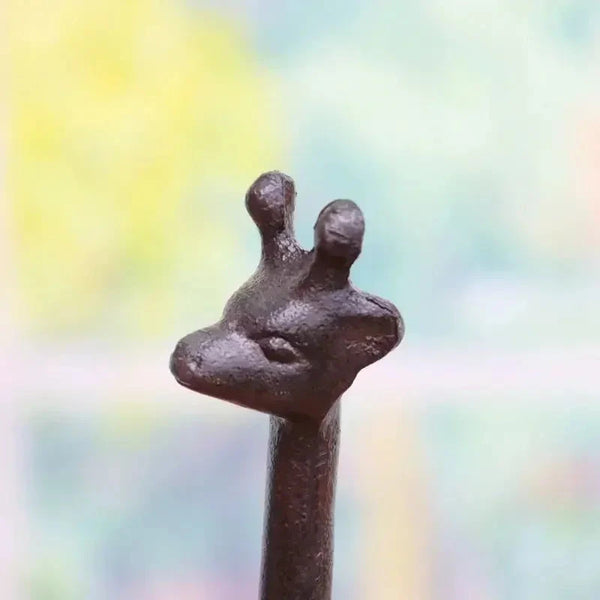 Vertical Giraffe Tissue Holders European Style Creative Cast Iron Handicraft Roll Paper Holder Kitchen Paper Home Storage Rack Gifts for You 'n Me