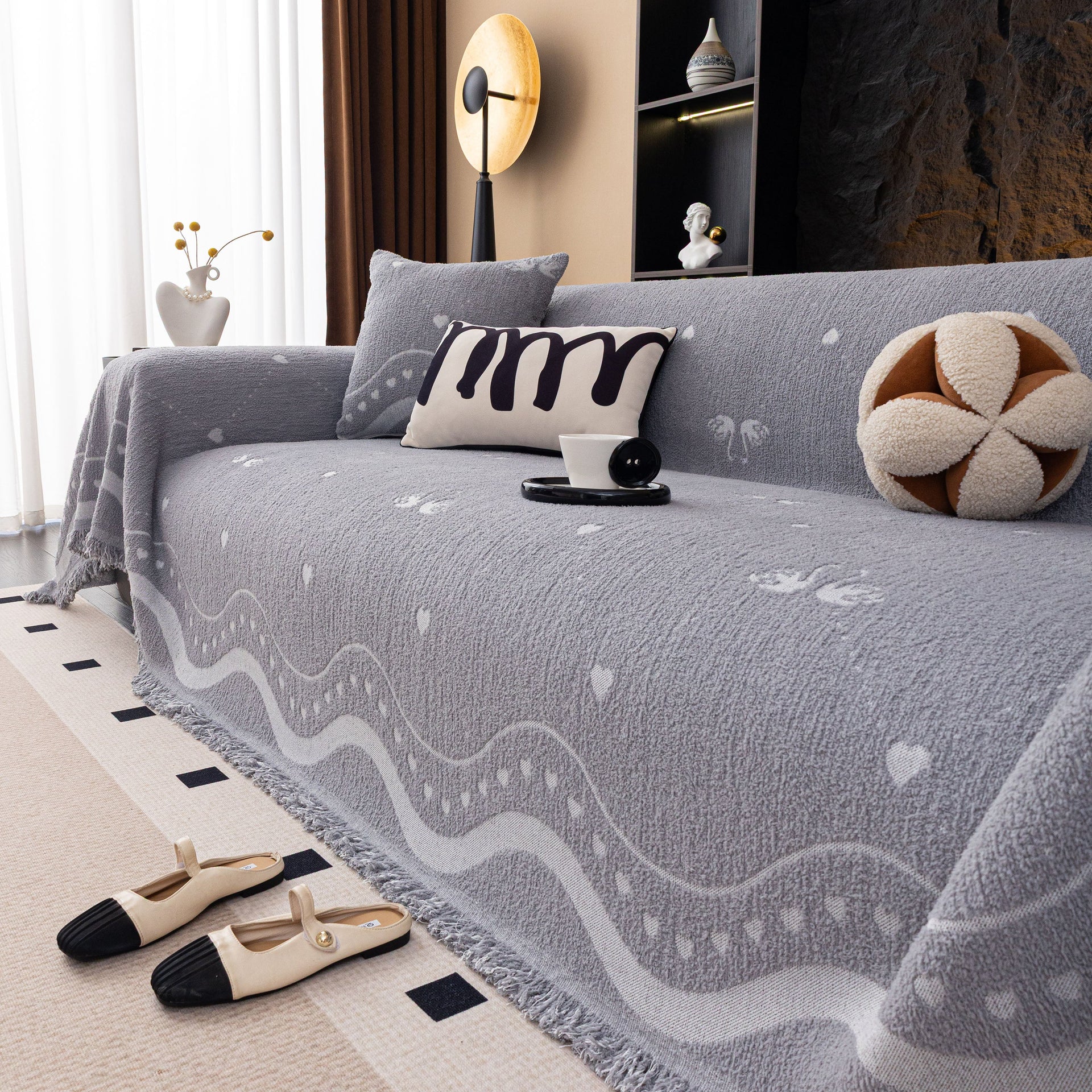 Luxurious Jacquard Couch Cover, Snag-Resistant Pet Friendly Couch Throw with Fringe