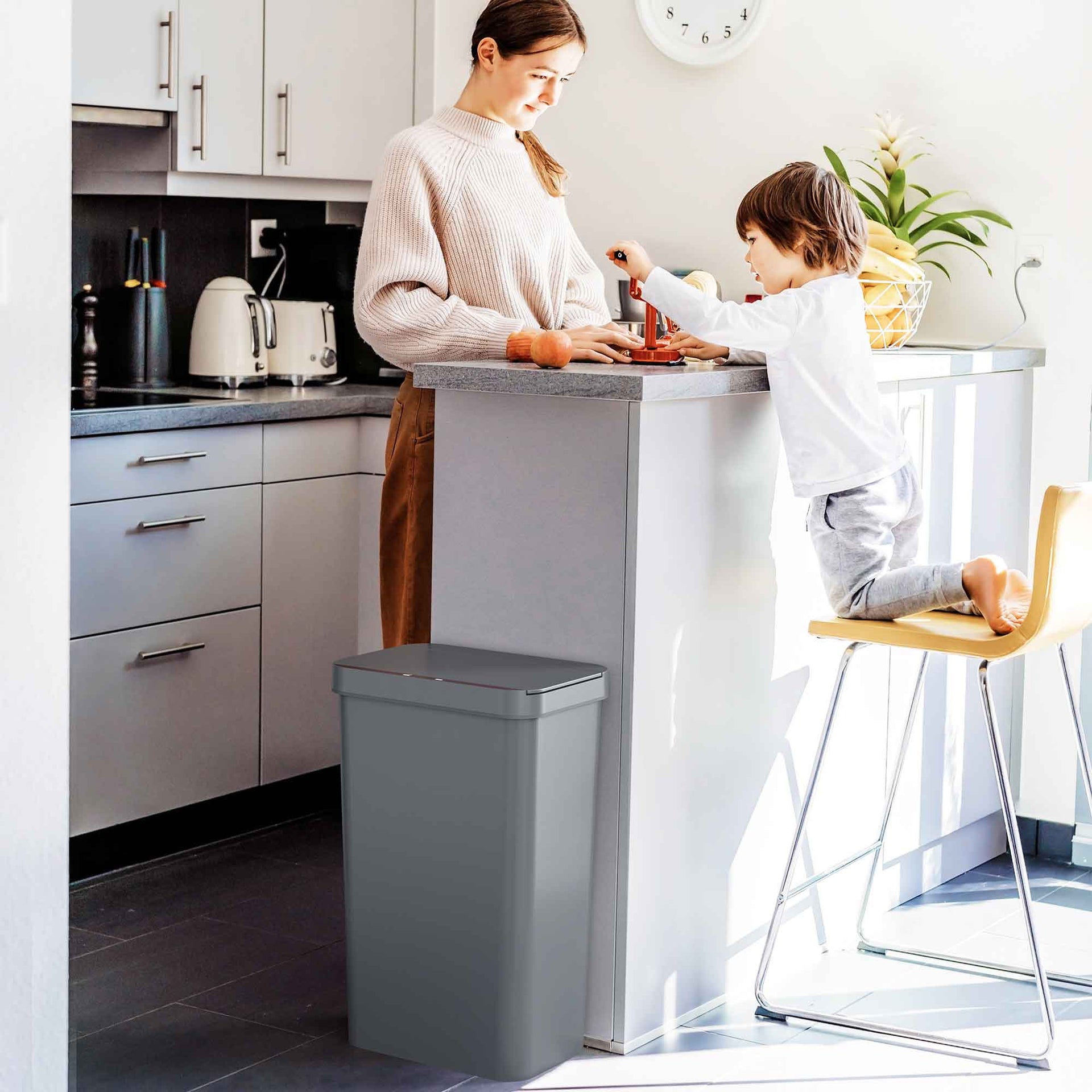 13.2 Gallon / 50 Liter Prime Plastic Sensor Trash Can (Gray)