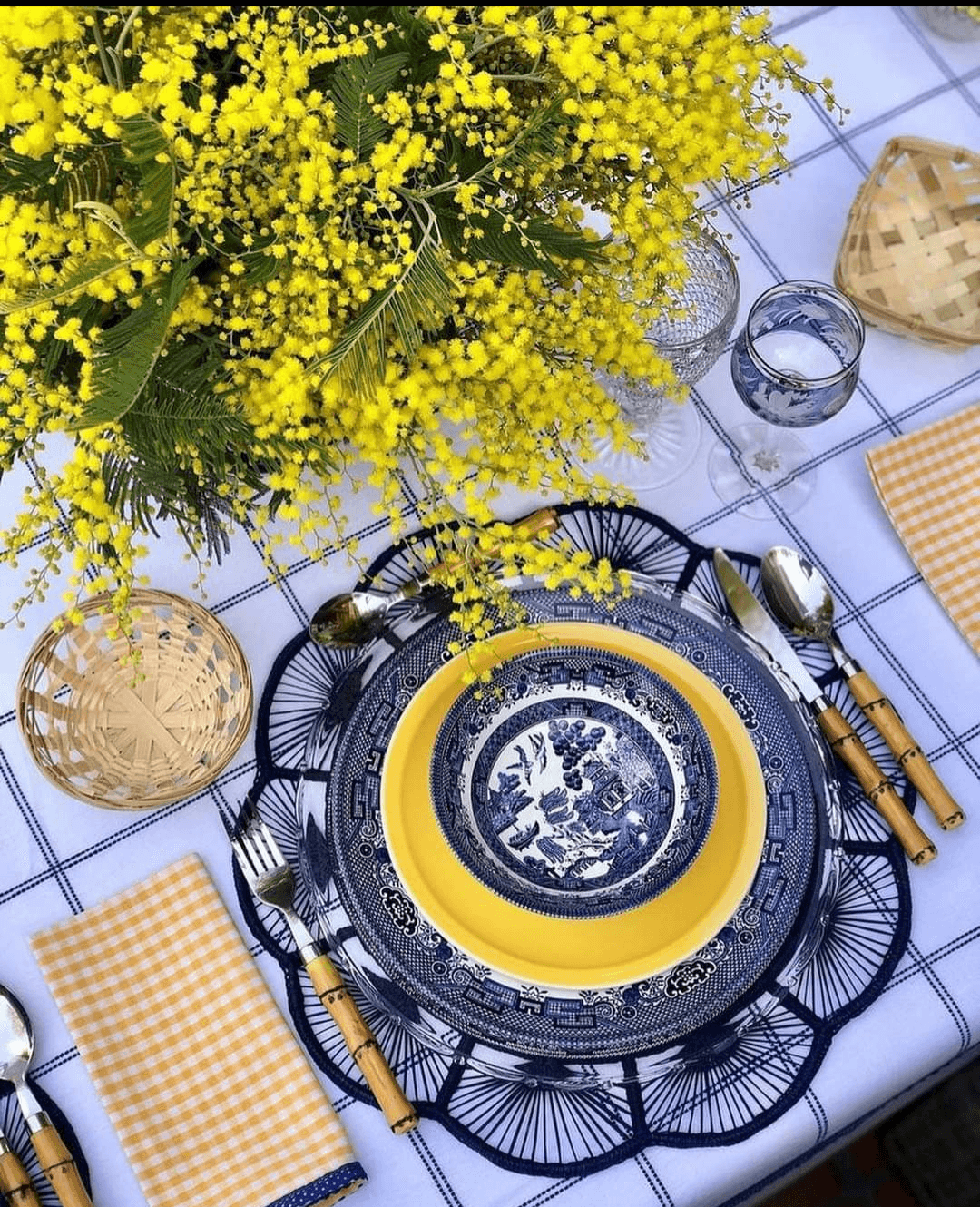Petal Perfection Scalloped Handwoven Iraca Placemat