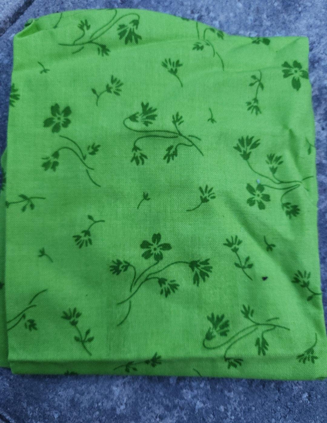 Bright Green Floral Fabric Quarter (18