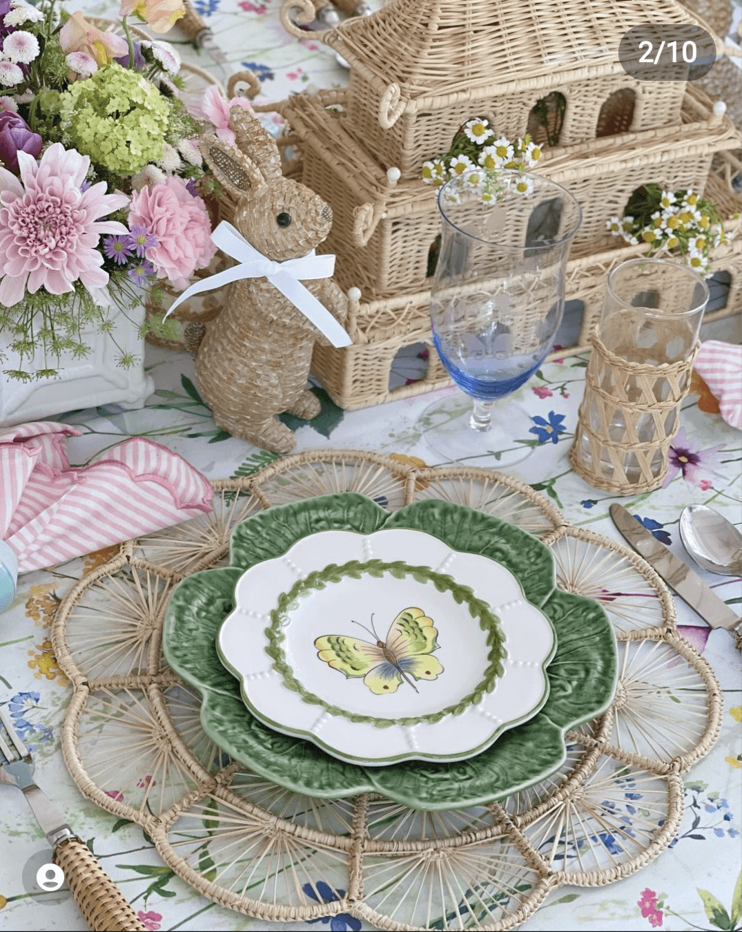 Petal Perfection Scalloped Handwoven Iraca Placemat