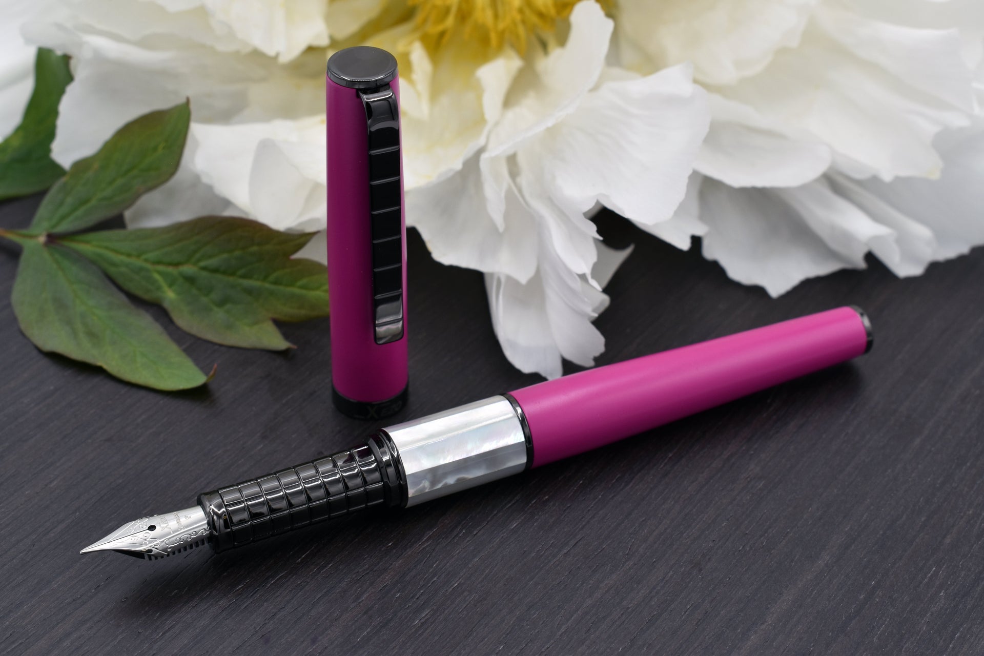 Xezo Speedmaster™ Cerise Fine Fountain Pen