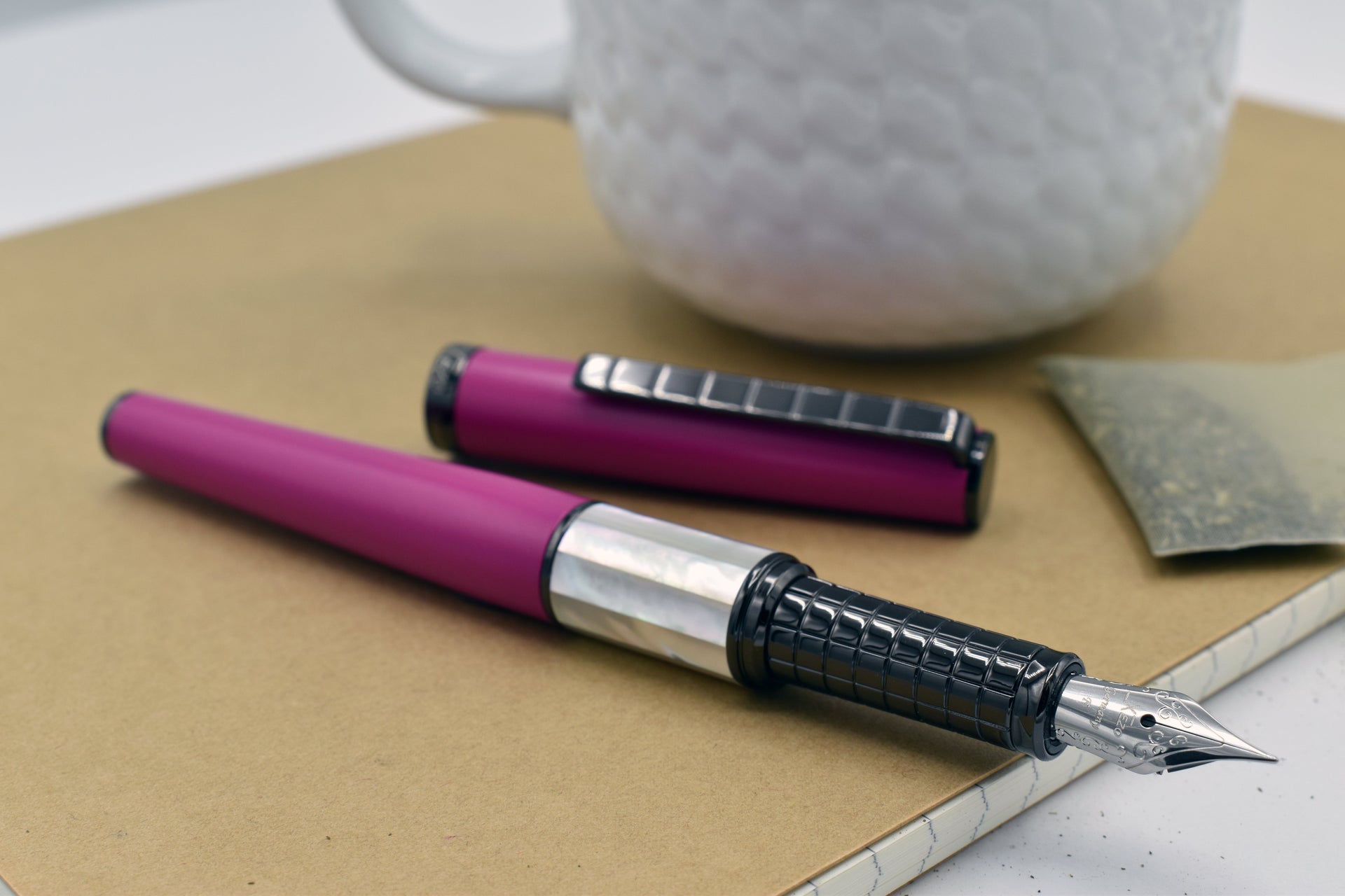 Xezo Speedmaster™ Cerise Fine Fountain Pen