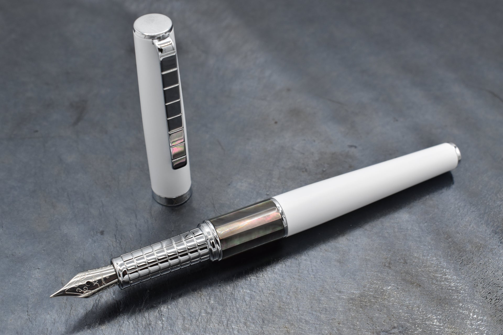 Xezo Speedmaster™ Tahitian Black Pearl White Fine Fountain Pen