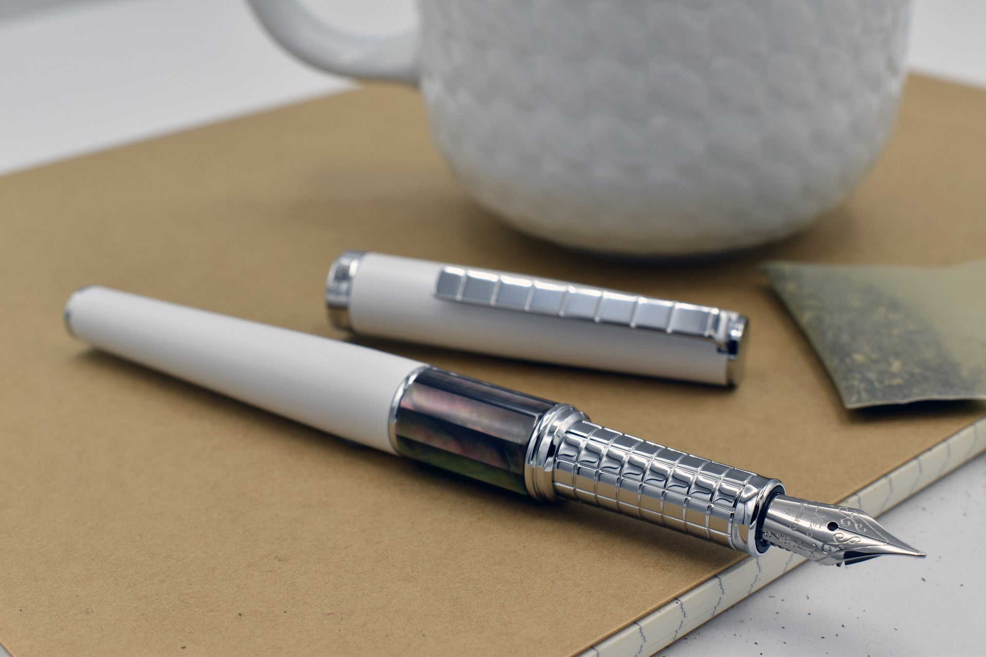 Xezo Speedmaster™ Tahitian Black Pearl White Fine Fountain Pen