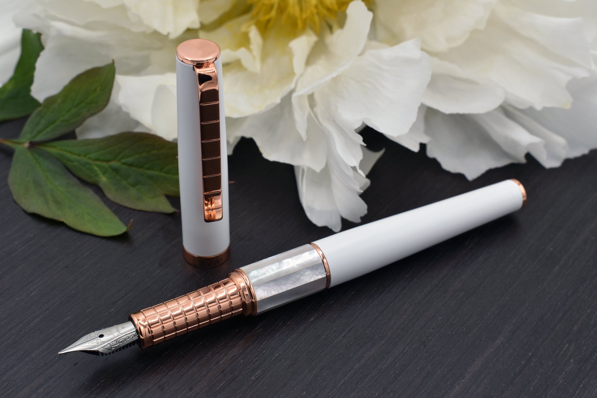 Xezo Speedmaster™ White Mother of Pearl Fine Fountain Pen