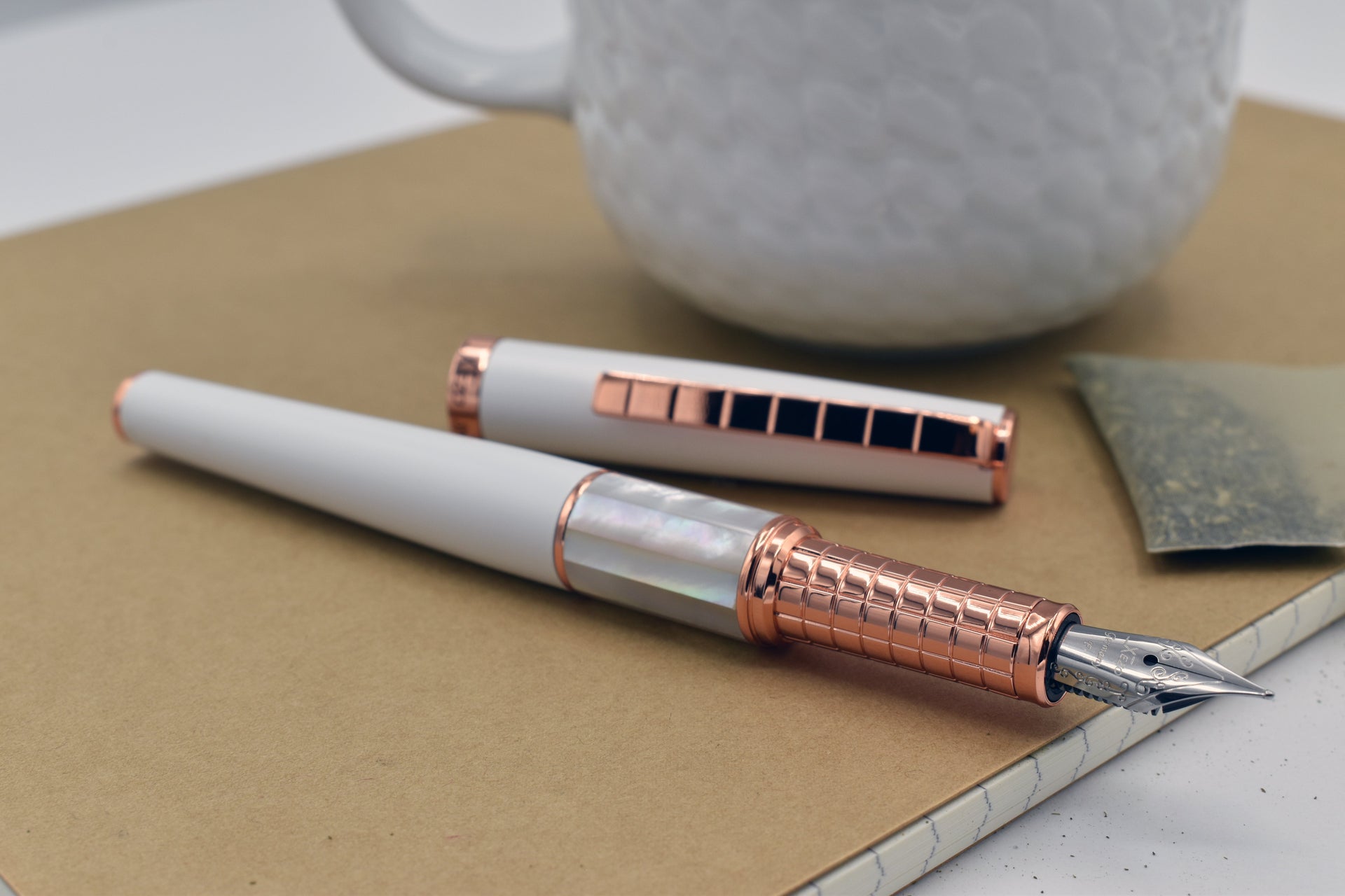 Xezo Speedmaster™ White Mother of Pearl Fine Fountain Pen