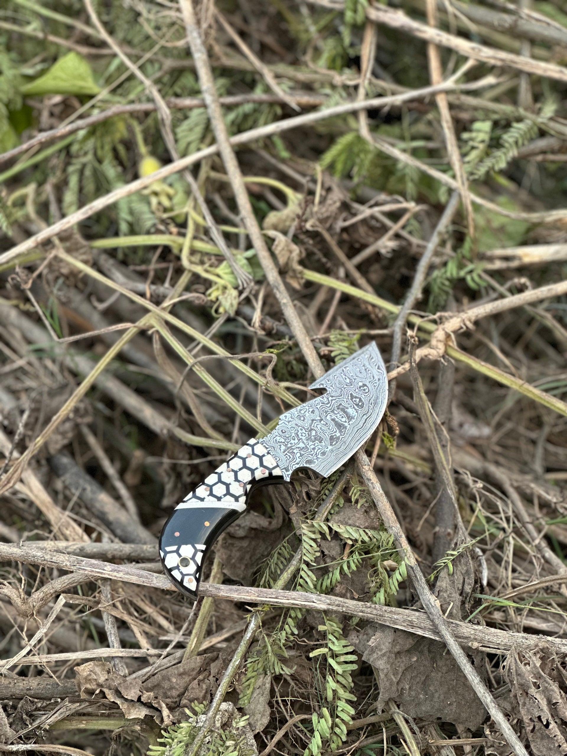 Exquisite Custom Handmade Damascus Steel Guthook Skinning Knife with Unique Resin Handle - 7.5” Blade with Leather Sheath