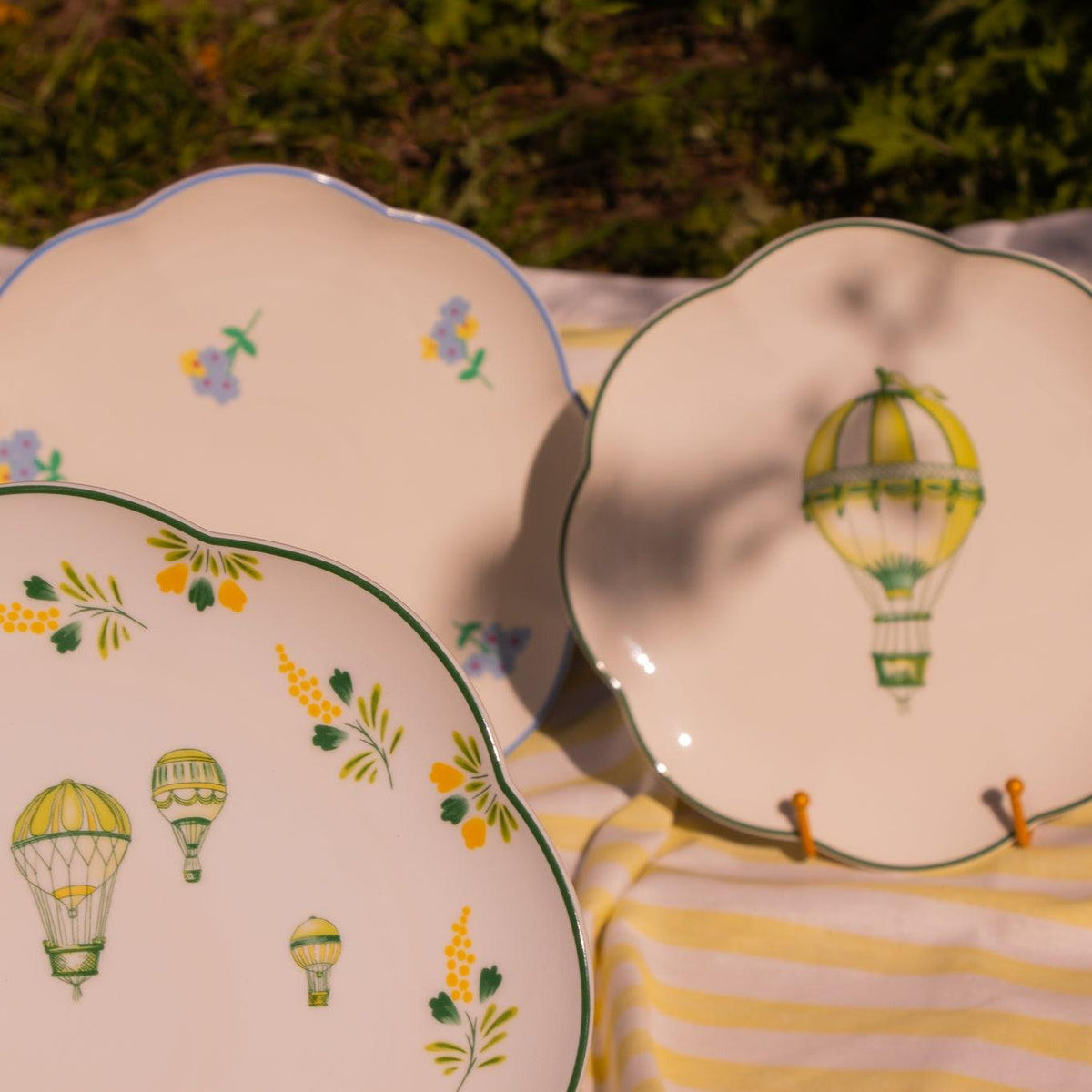 Valensole Lavender Scalloped Ceramic Dinner Plates – Set of 4 (+1 Bonus Plate)