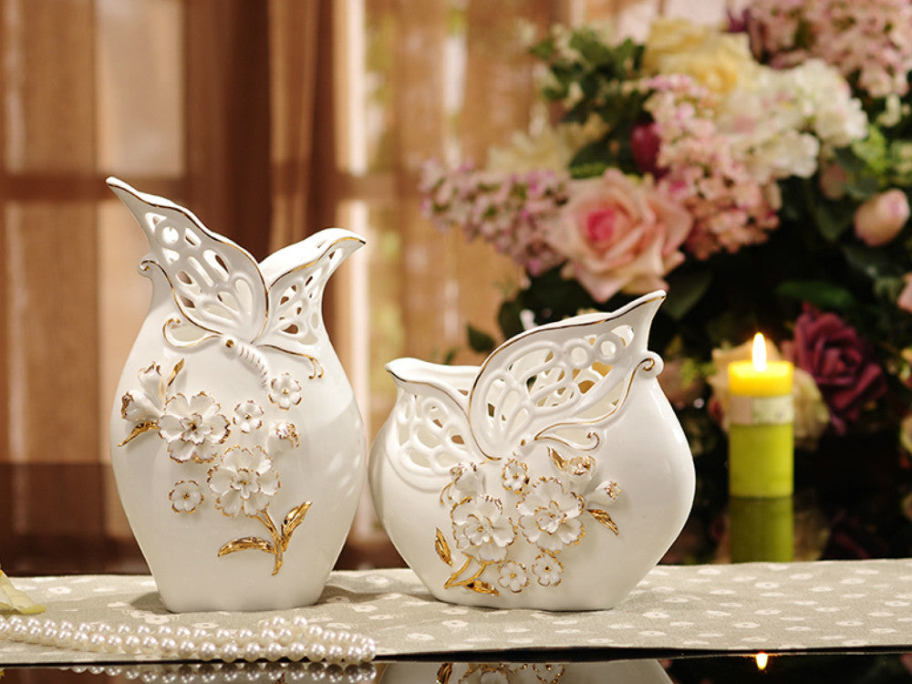 Elegant Pair of Porcelain Vases with Pinched Flowers – Basket-Weave Design and Golden Accents