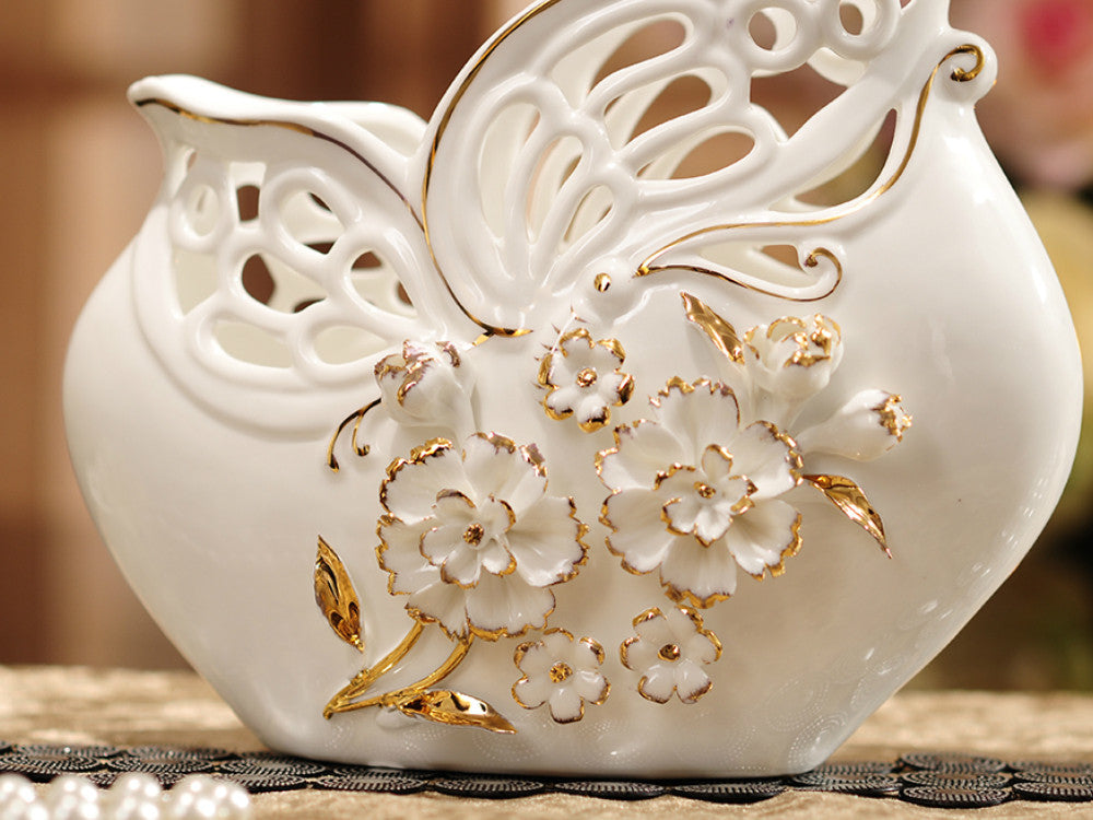 Elegant Pair of Porcelain Vases with Pinched Flowers – Basket-Weave Design and Golden Accents