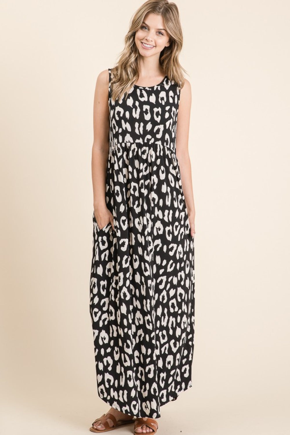 Leopard Maxi Dress with Pockets – Trendy Leopard Print Dress, Pocketed Maxi Dress, Shirred Waist Dress, Comfortable Leopard Dress, Stylish Maxi Dress, Chic Animal Print Dress, Casual Chic Maxi Dress