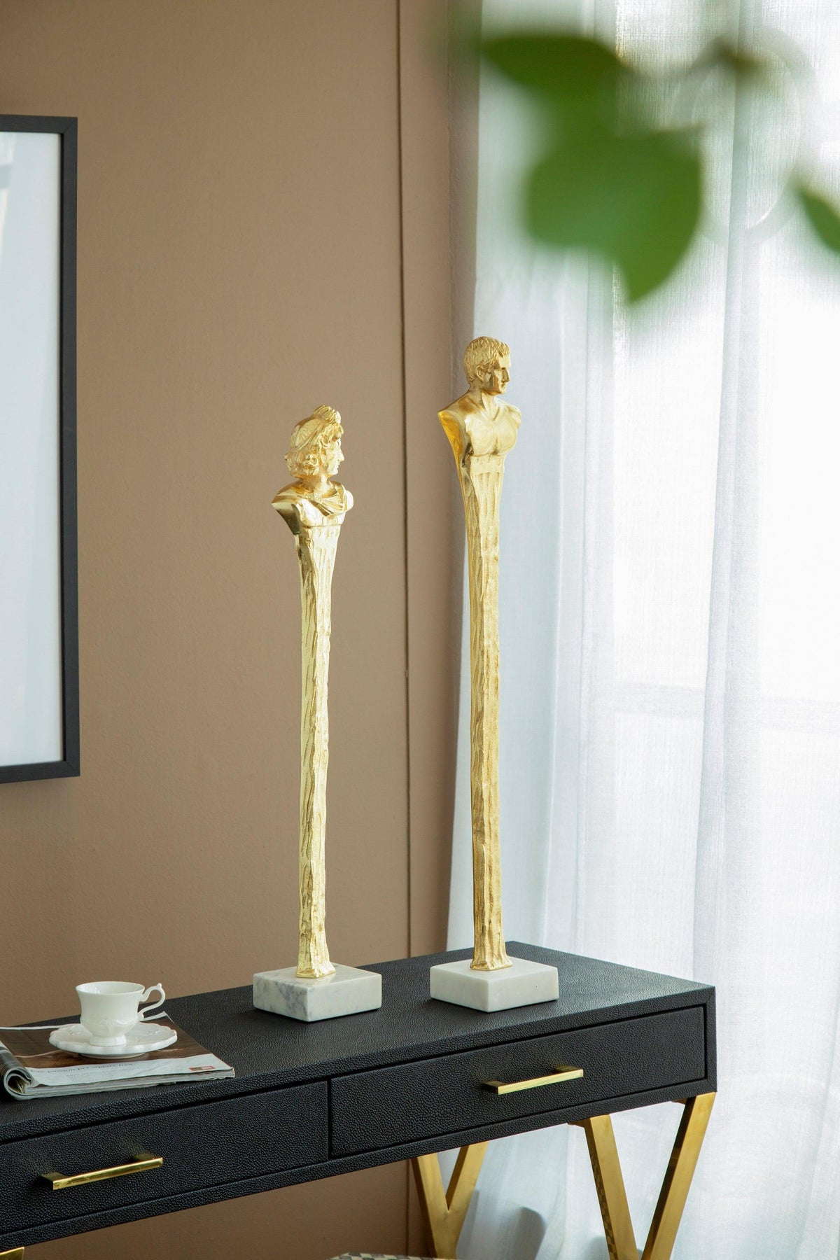 Modern Luxury Decorative Gold Roman Figurine Sculpture